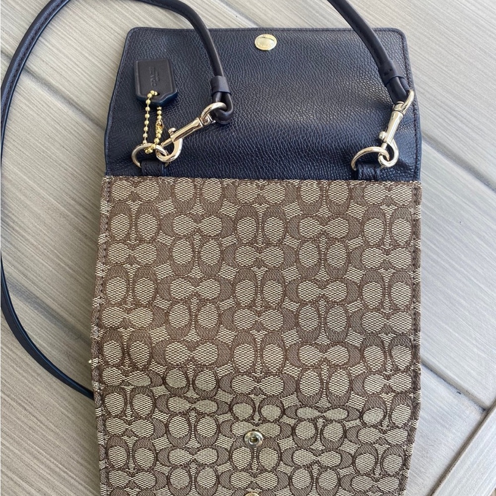 Coach purse - Picture 4 of 4